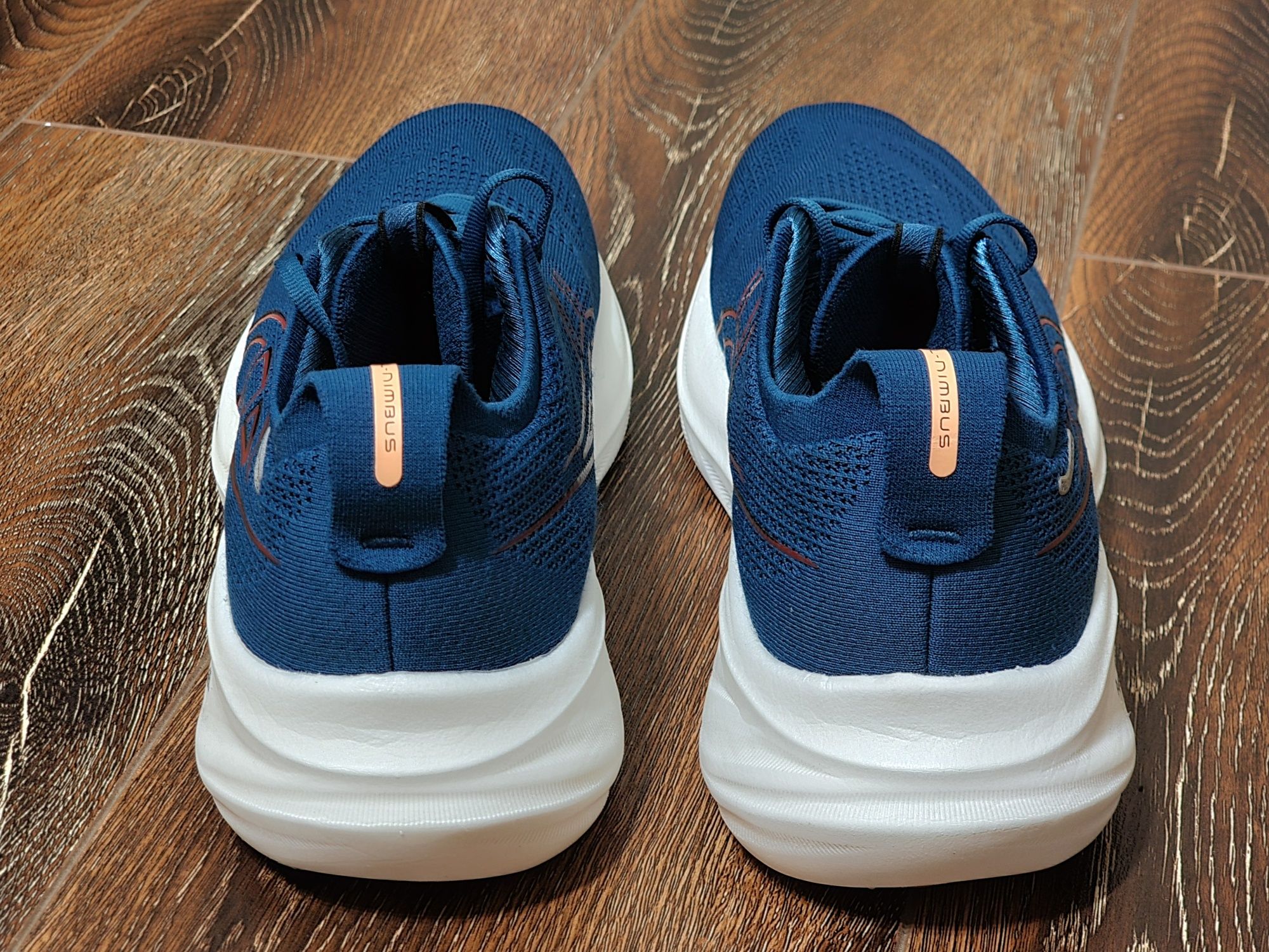 Оригінал 100% чоловічі кросівки asics nimbus 26 eur 44