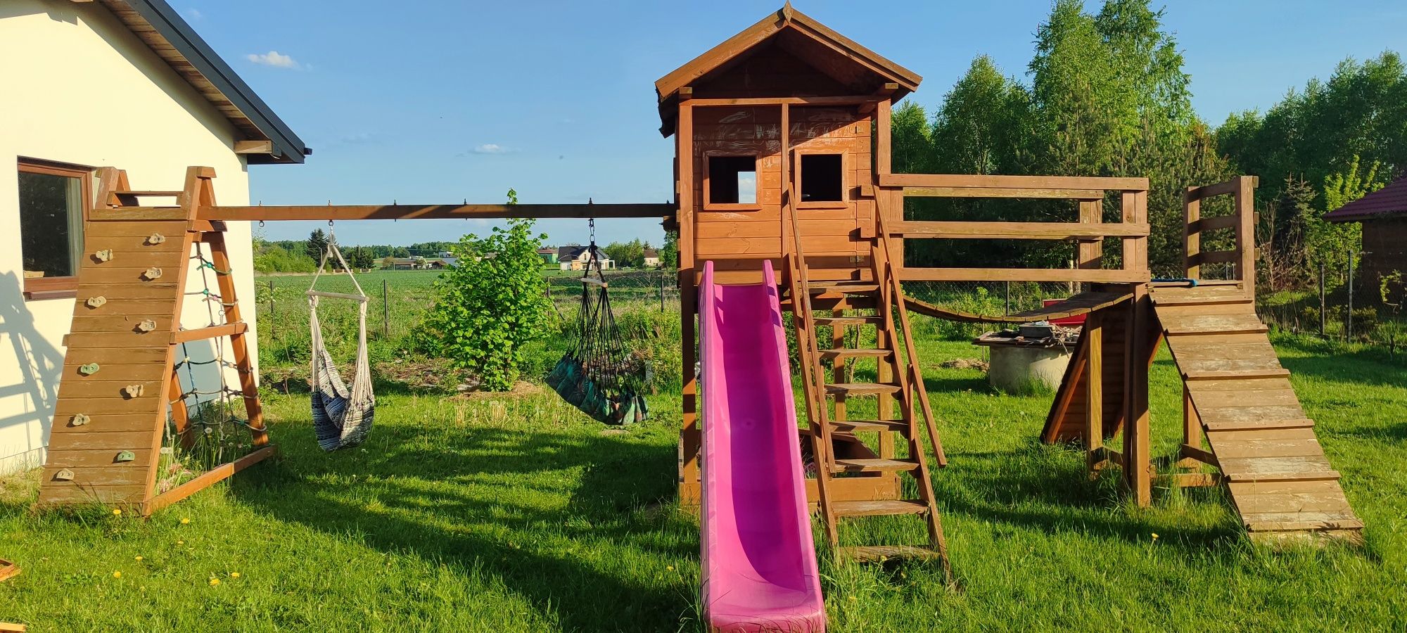 Sprzedam drewniany plac zabaw do odnowienia