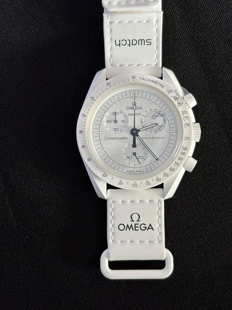 Omega Swatch Snoopy MoonSwatch Mission to the Moonphase