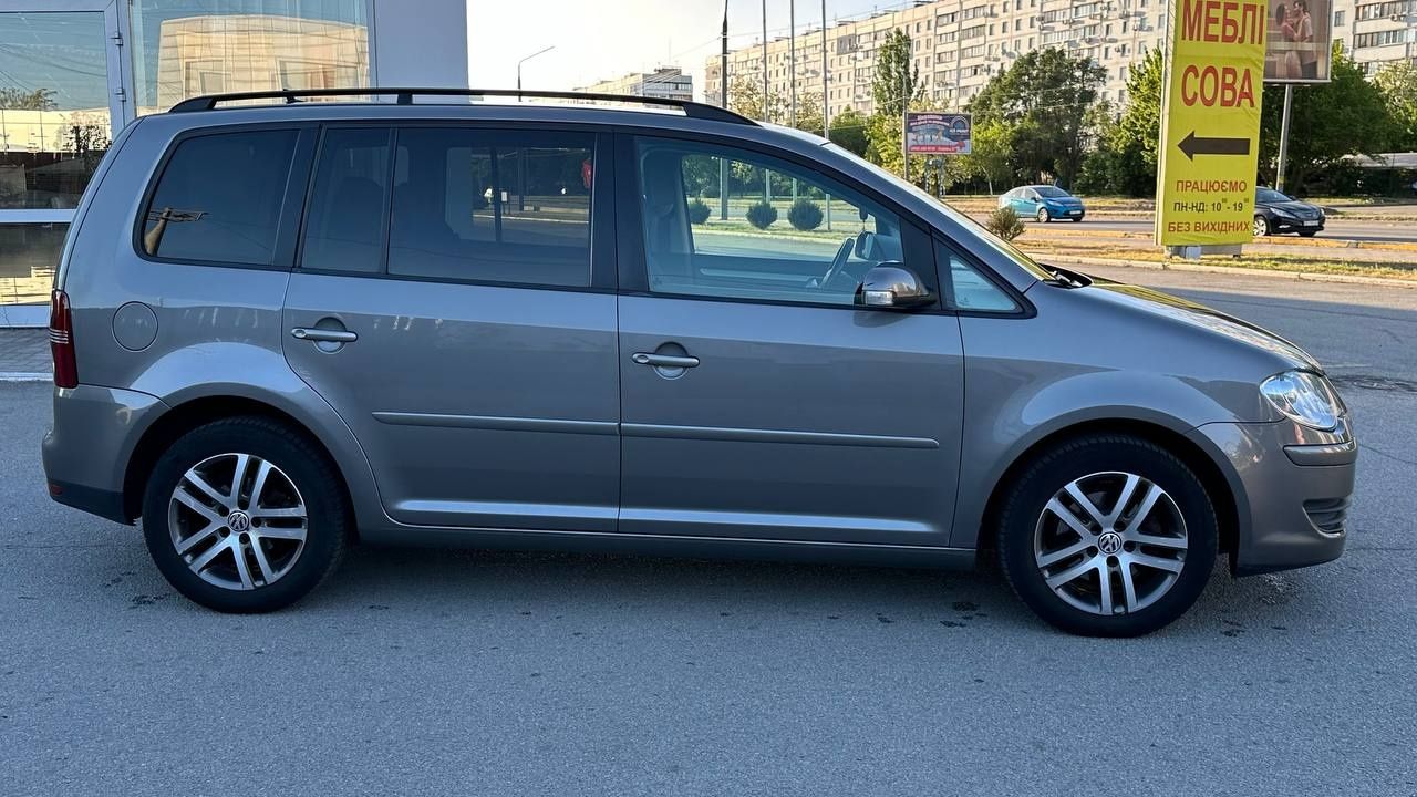 Volkswagen Tauran 2008г 7мест  1.4 турбо