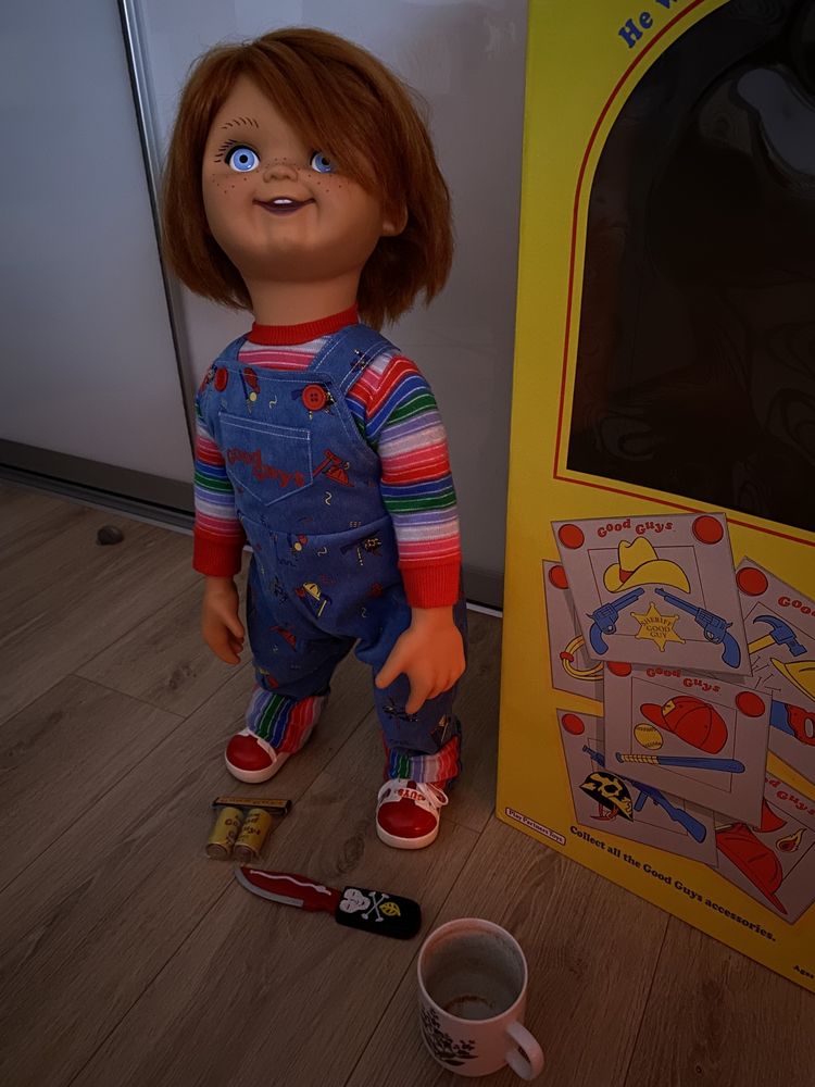 Laleczka Chucky Child’s Play replika 1:1 mowiąca pudelko i akcesoria