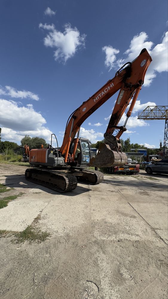Продаж екскаватора HITACHI ZX210-LC3