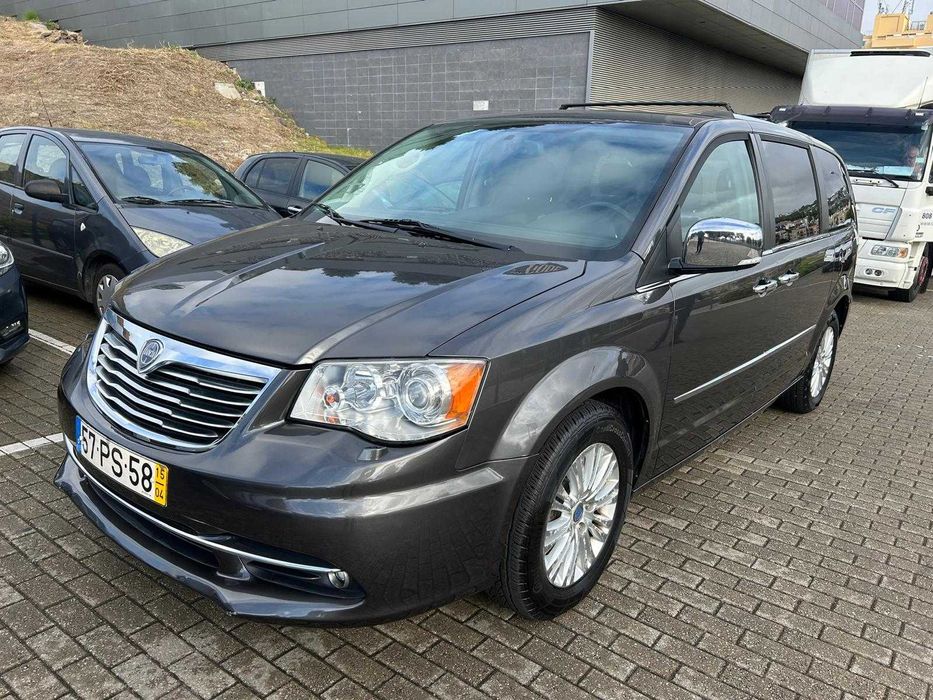 Lancia Voyager 2.8 de 2015  revisoes todas na marca