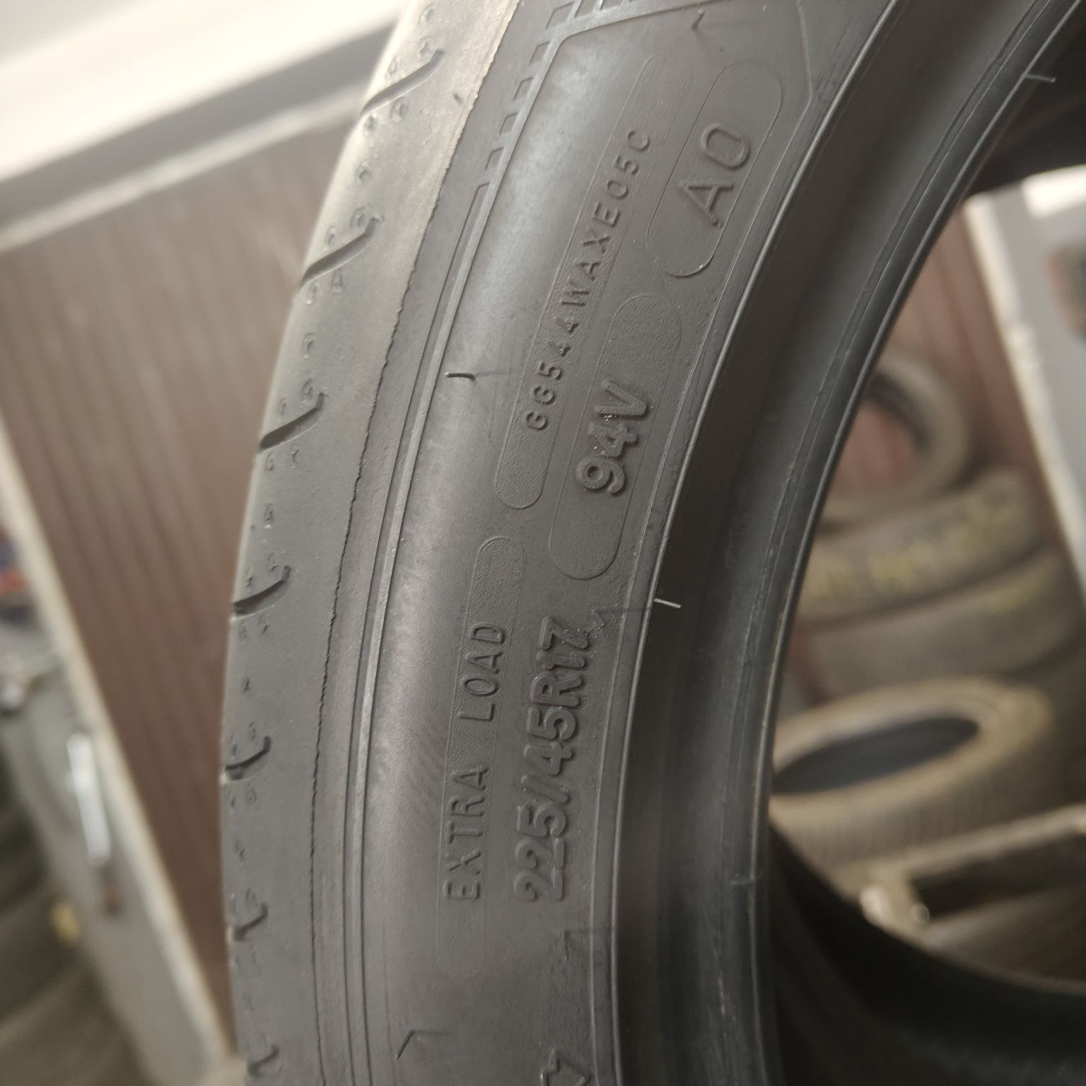 225/45/17 XL Sprzedam parę opon letnich Goodyear