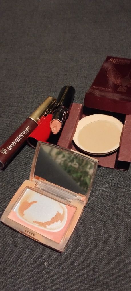 Opakowania po kosmetykach: róż Dior, Giorgio Armani, Ch.Tilbury