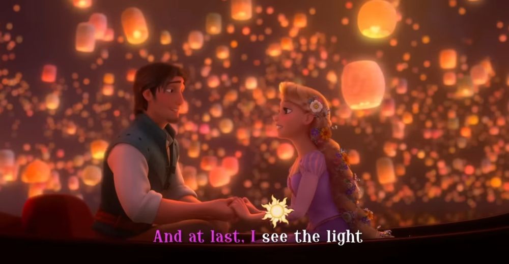 BONECA BONITA da DISNEY com a canção (Eu vejo a luz) da disney.8 fotos