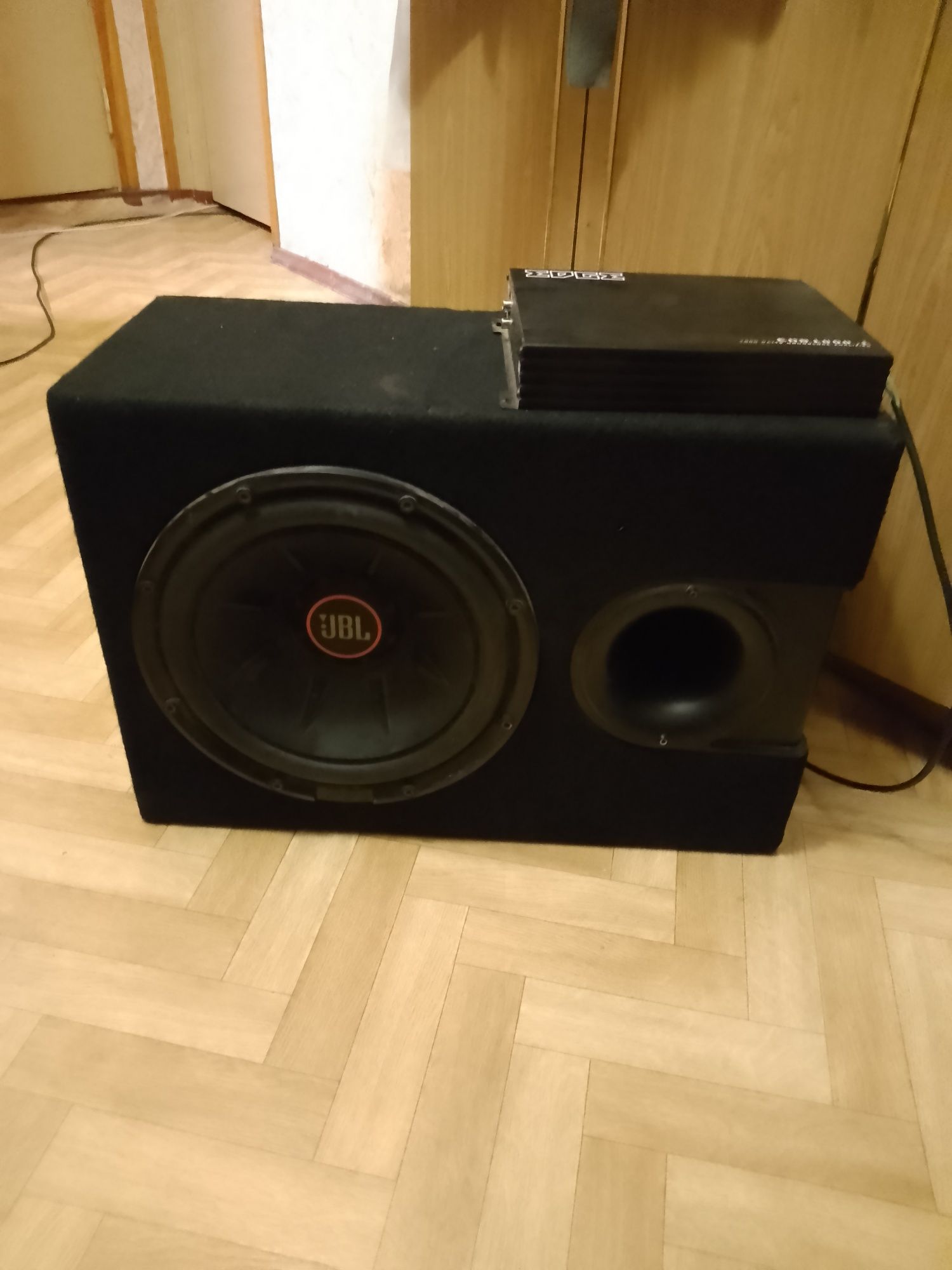 Продам саб с усилителем JBL