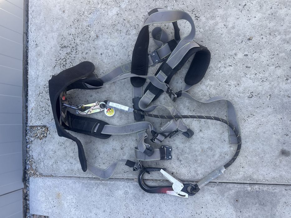 Uprząż asekuracyjna RidgeGear RGL5R13 z lonżą – prace na wysokości