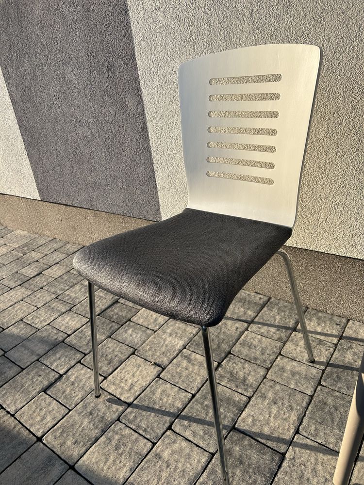 Krzeslo Nowe materialowo drewniane 1 szt
