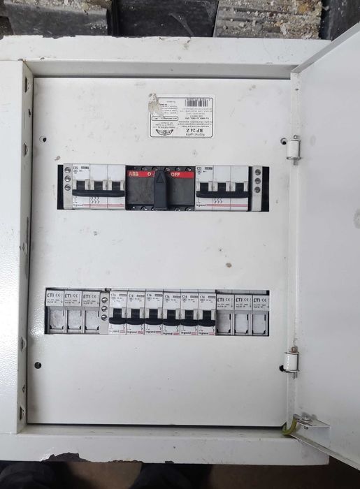 Електричний щиток на два ввода.