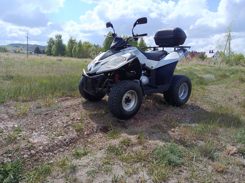 Quad E-Ton 250 z Papierami