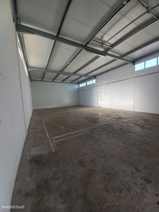 Armazem com 250 metros quadrados