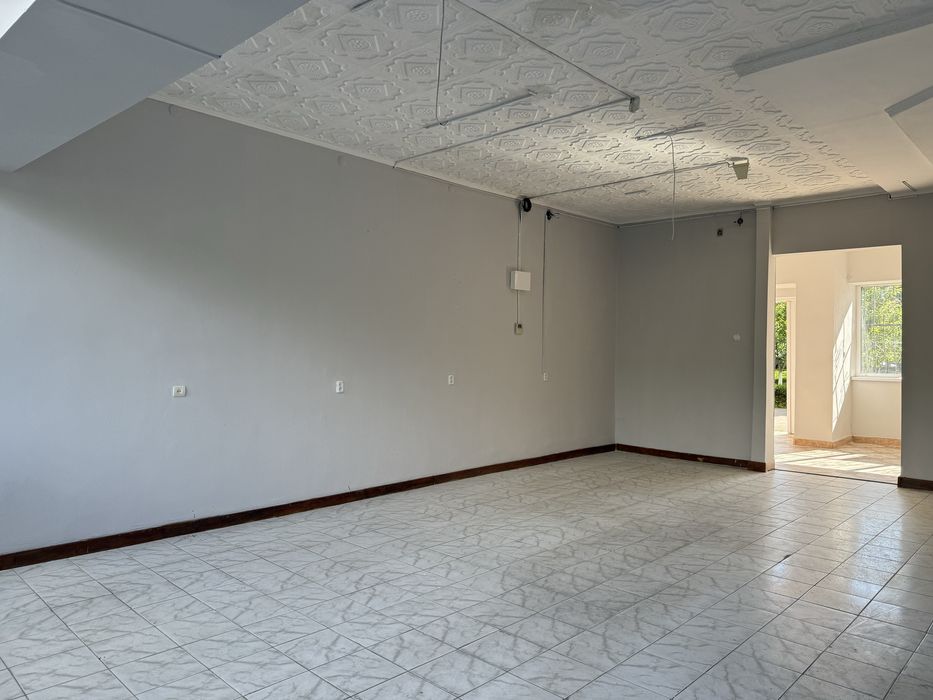 Продається приміщення у центрі Міжгврʼя комерція