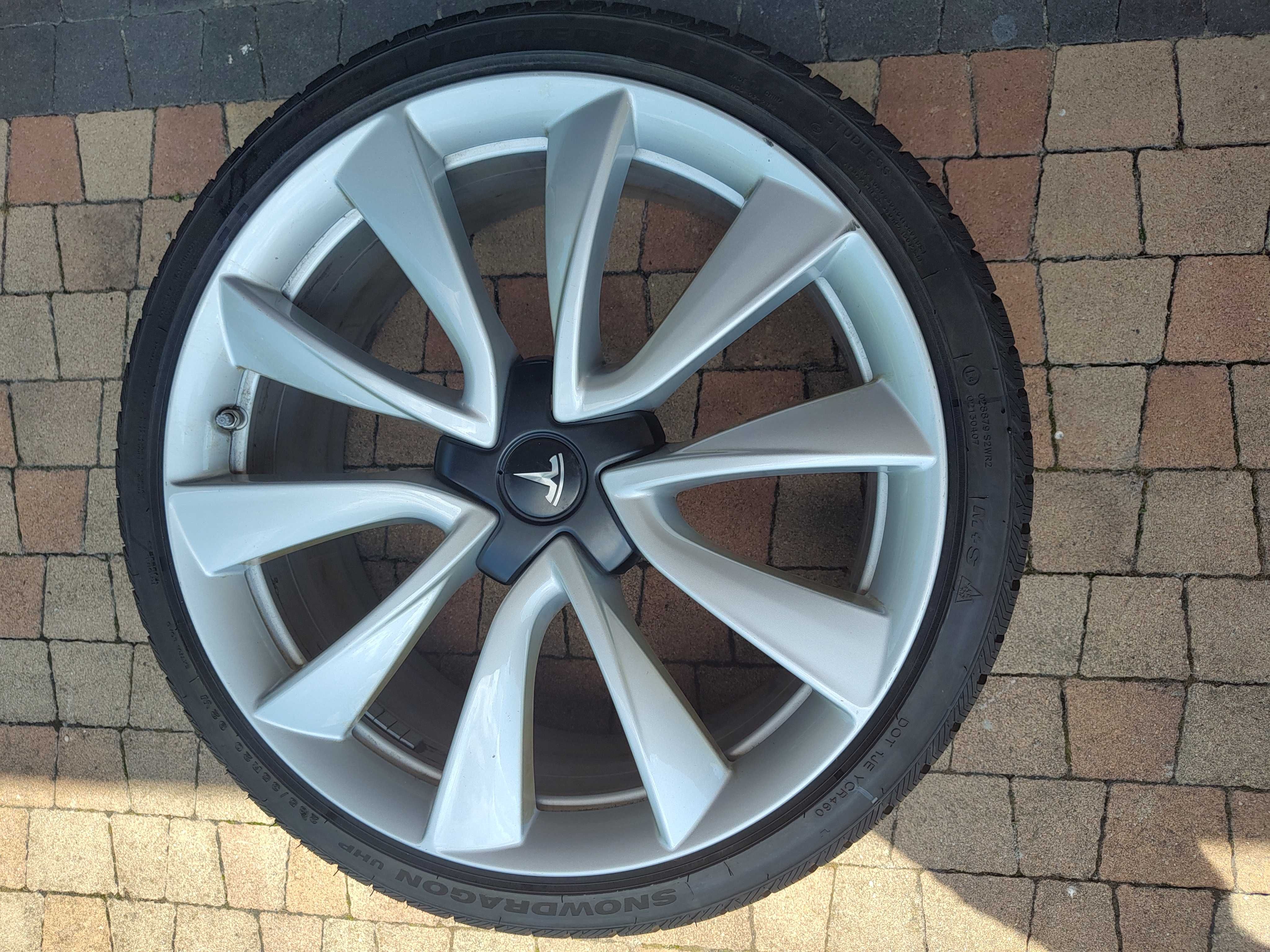 4 x Koła Aluminiowe TESLA 3  5x114,3 ET35 Opony 235/35/20 - 8 mm !