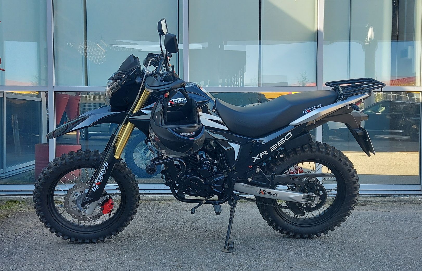 Новая версия мотоцикла супермото/эндуро  XR-250 с новым двигателем!