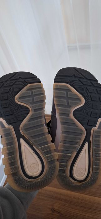 Зимове взуття для дівчинки