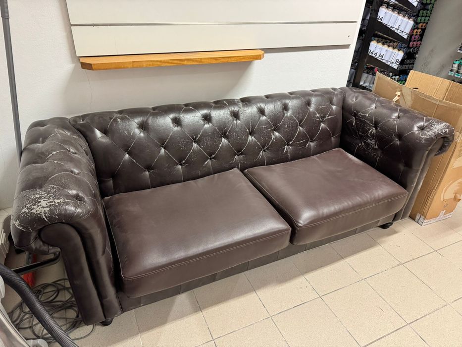 Sofá estilo Chesterfield