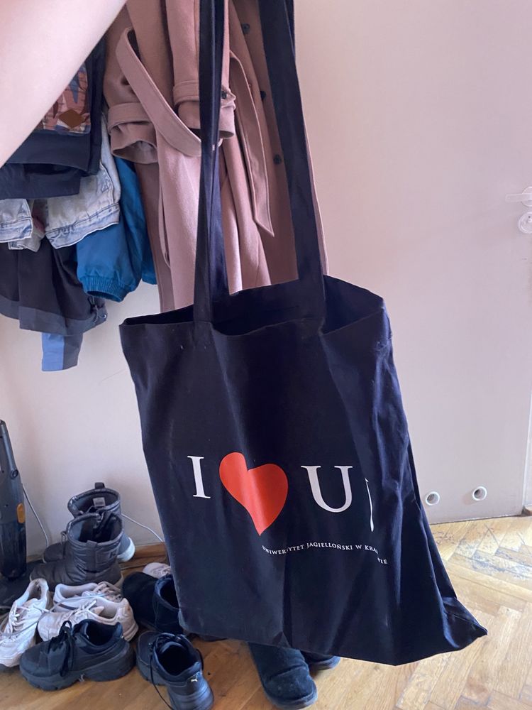 Czarna materialowa torba tote bag UJ