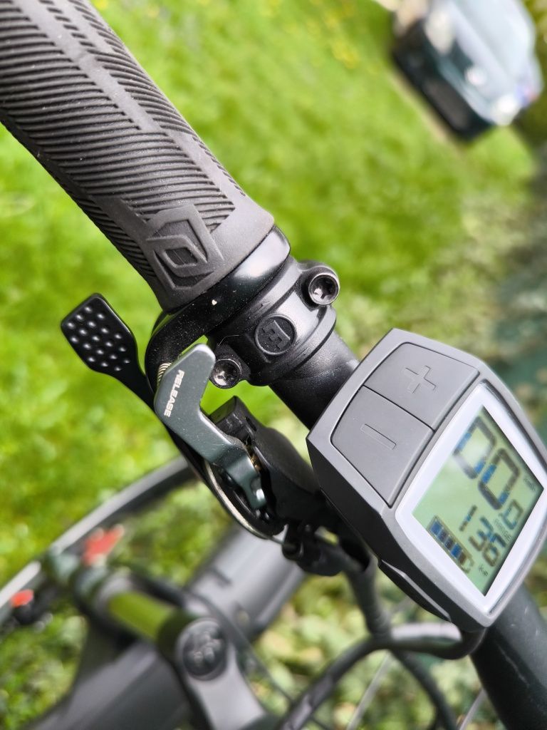 rower elektryczny full amor przód, tył scott