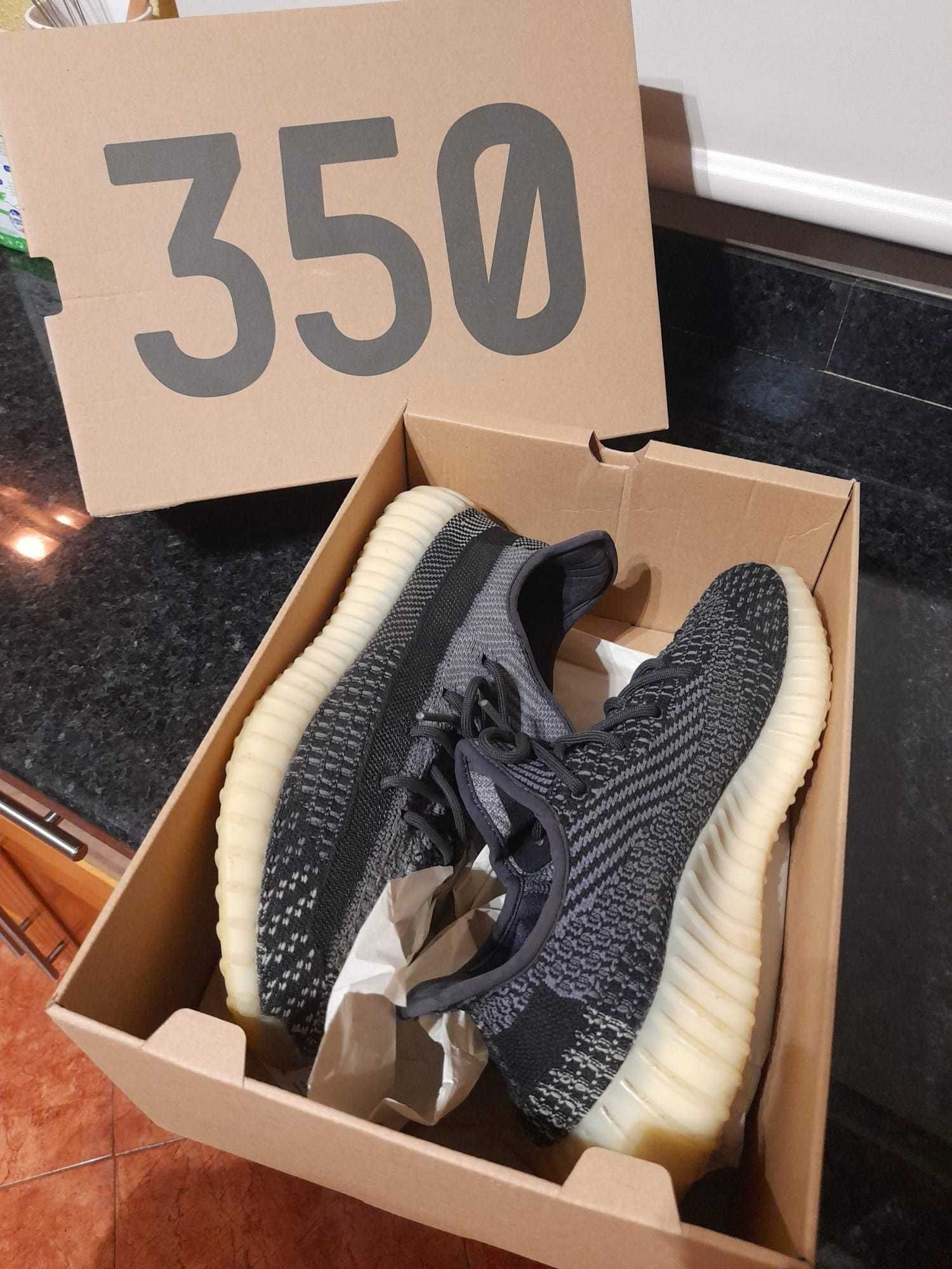 Sapatilhas yezzys 350 v2 carbon