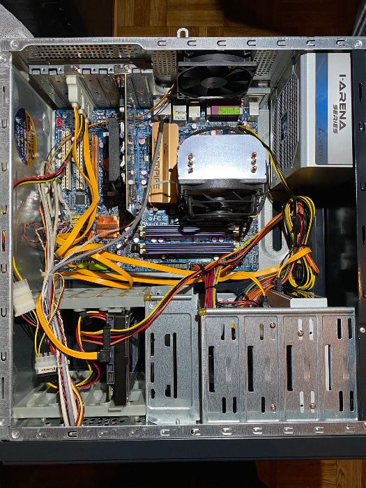 Komputer PC - Intel Core 2 Duo - 4 GB RAM - GeForce GT 730