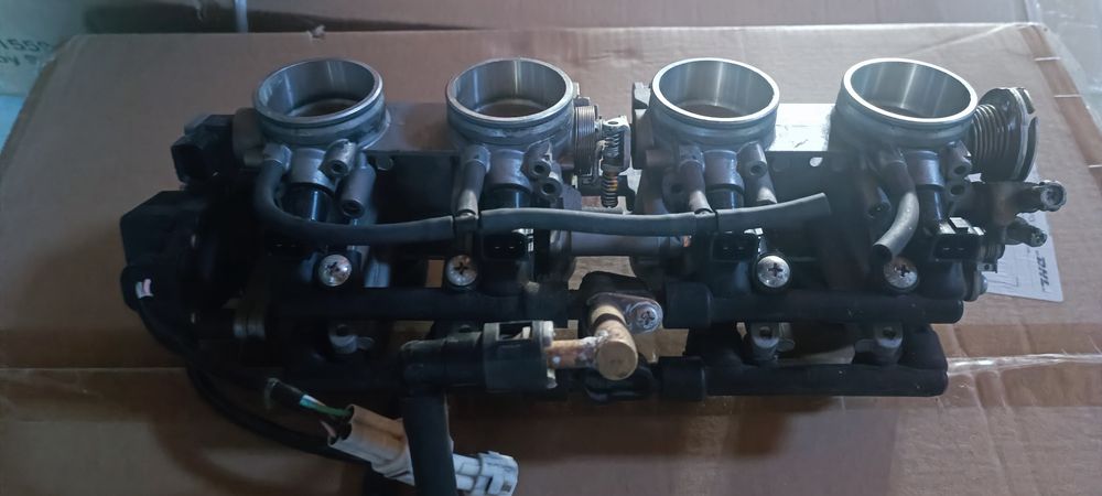 Przepustnica z listwą wtryskową Suzuki GSX-R 1000 k5-k6
