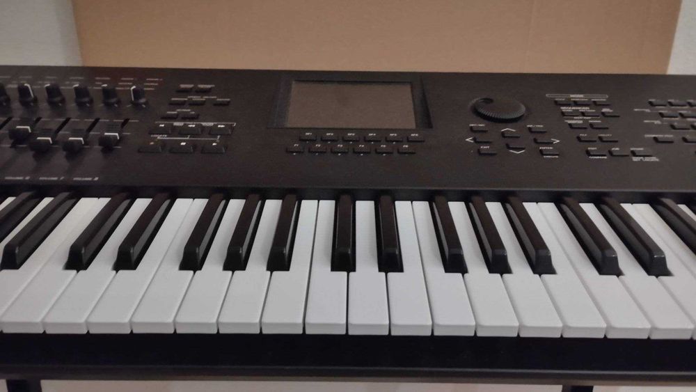 Yamaha Motif XF7 (Flash 1 Gb + Case)