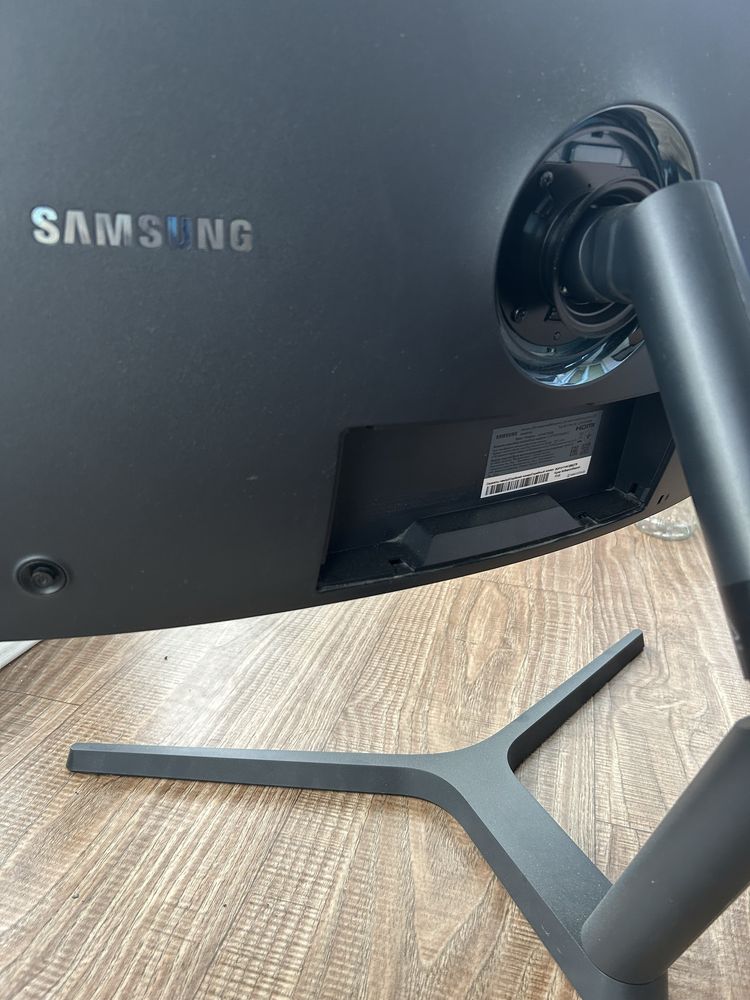 Монитор  27 диагональ Samsung  C27HG70Q