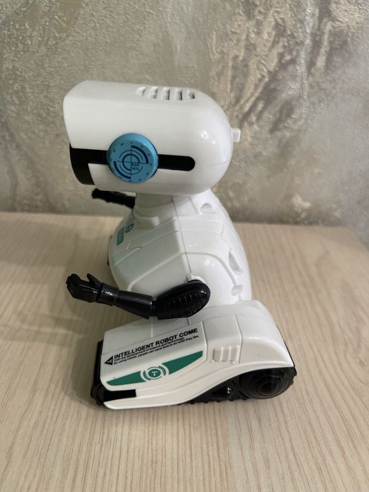 Новый робот на пульте