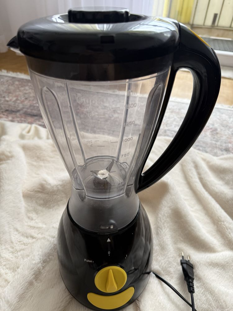 Blender stołowy kielchowy zasilanie 220-240 V 1,5 l