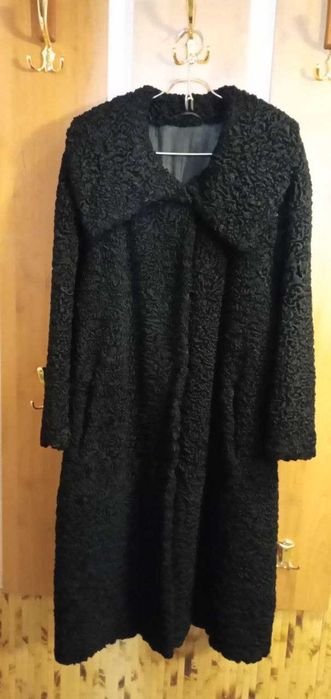 Шуба женская,  каракулевая
