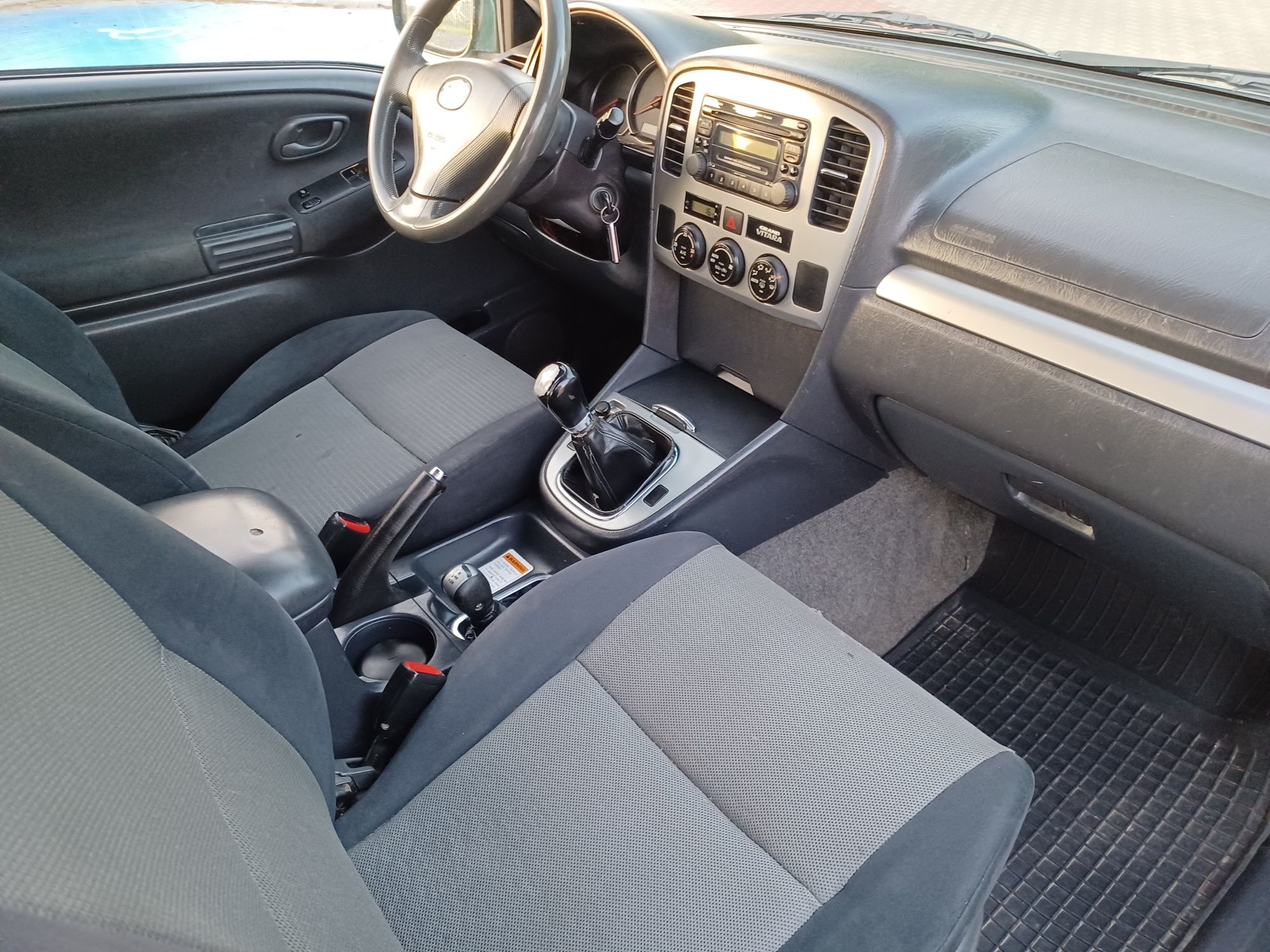 Suzuki grand vitara 1.6 4x4 + reduktor / krótka 3-drzwiowa / zarejestr