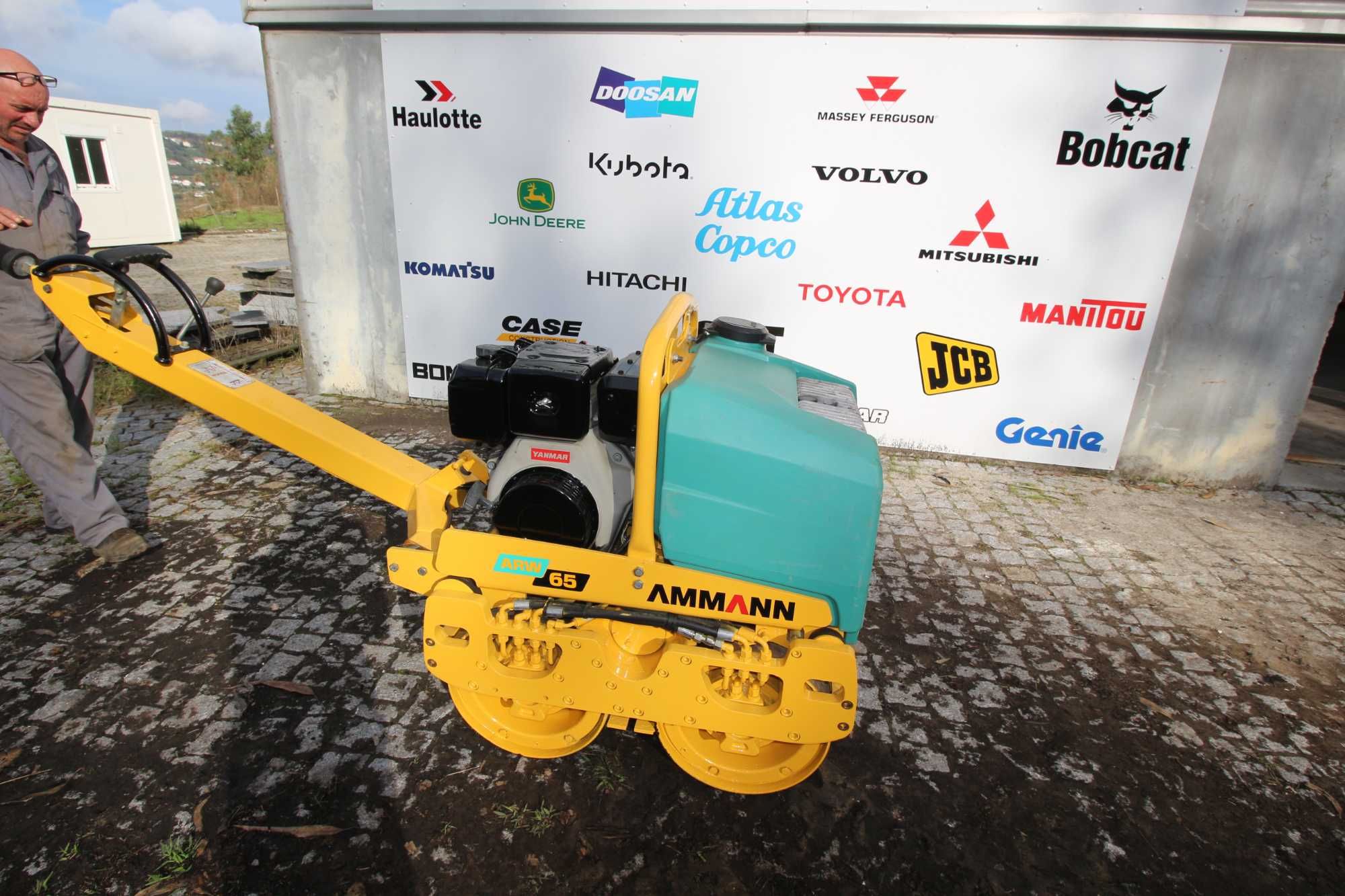 Cilindro Compactador AMMAN ARW65 para terra e Asfalto ( motor Yanmar)