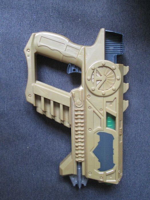 pistolet Batman, brak strzałek, działa, Kryptonite Strike Blaster 28cm