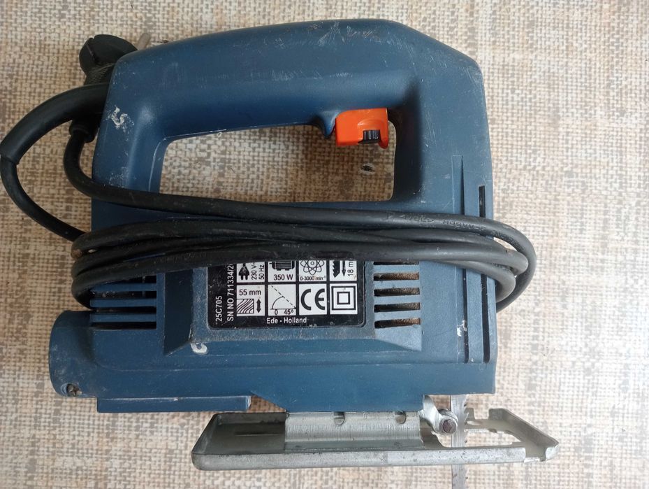 Wyrzynarka elektryczna do drewna