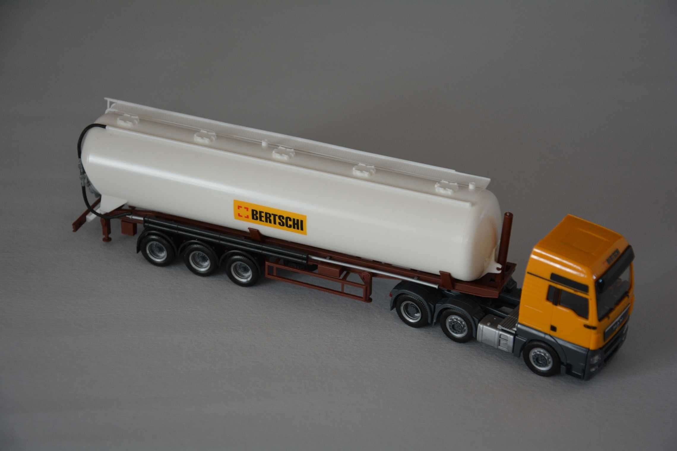 1:87 (H0) Herpa 294461 - MAN TGX XLX (6x2) kippsilo - Bertschi (CH)