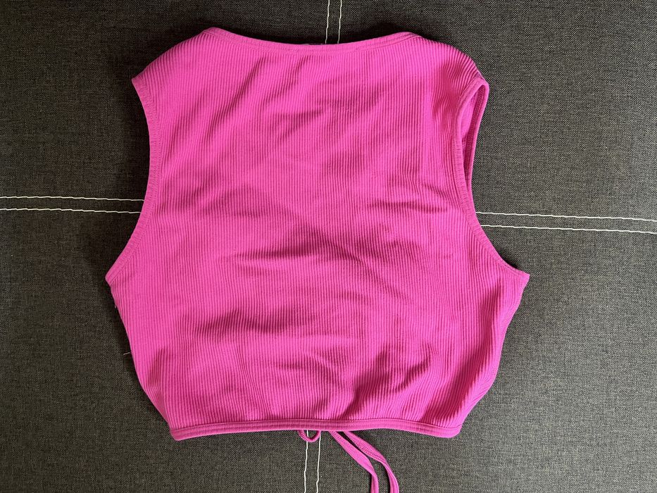 Топ з вирізом s-m