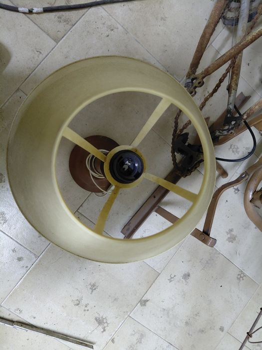 Candeeiro antigo de quarto a funcionar 5€