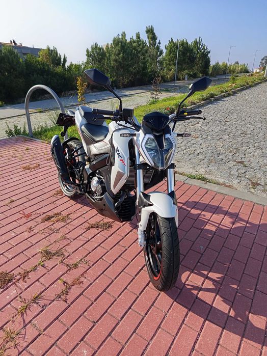Mota Keeway RKF 125cc( práticamente nova )