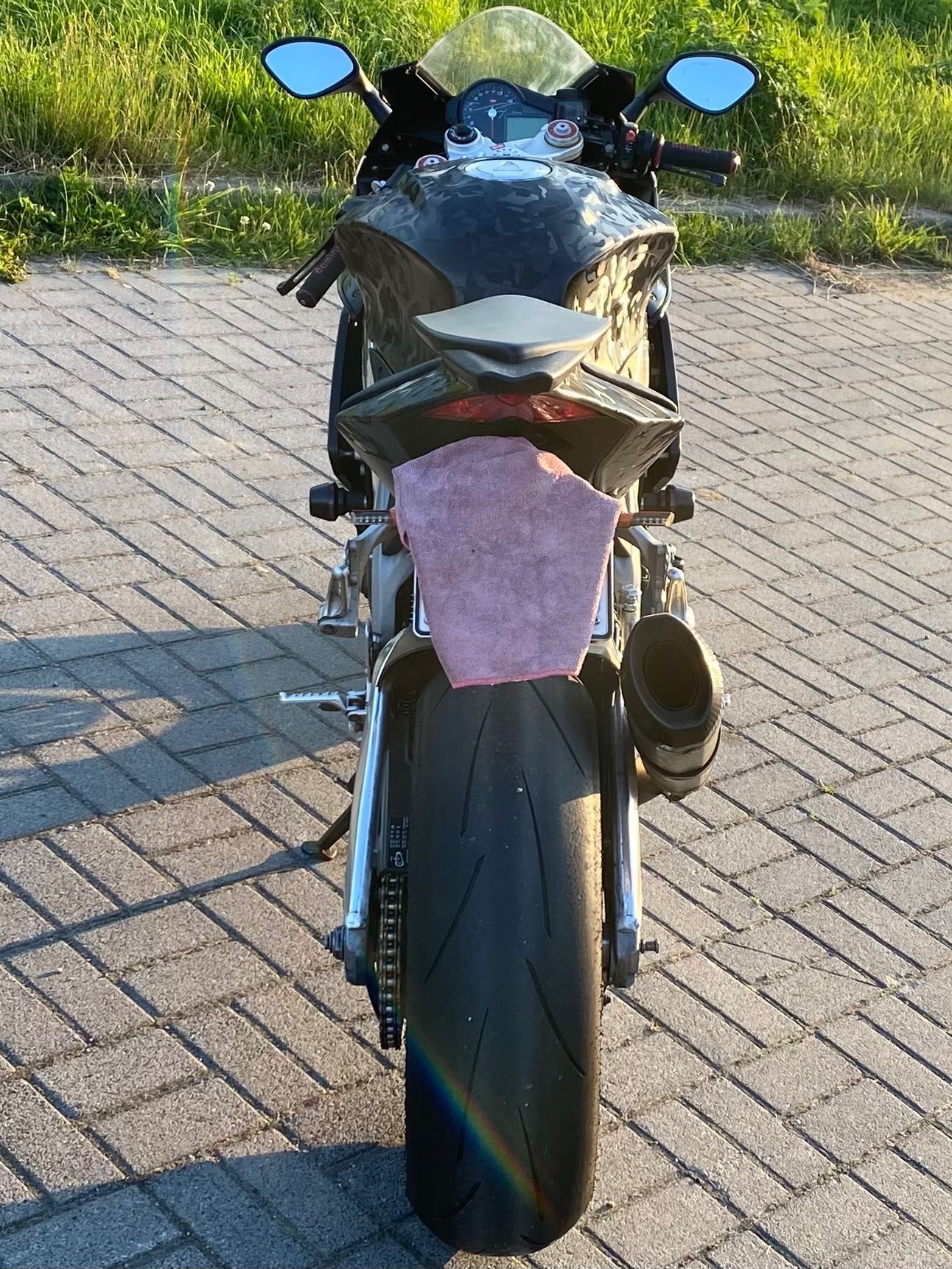 Aprilia rsv4 nie r1 cbr gsxr zx10r