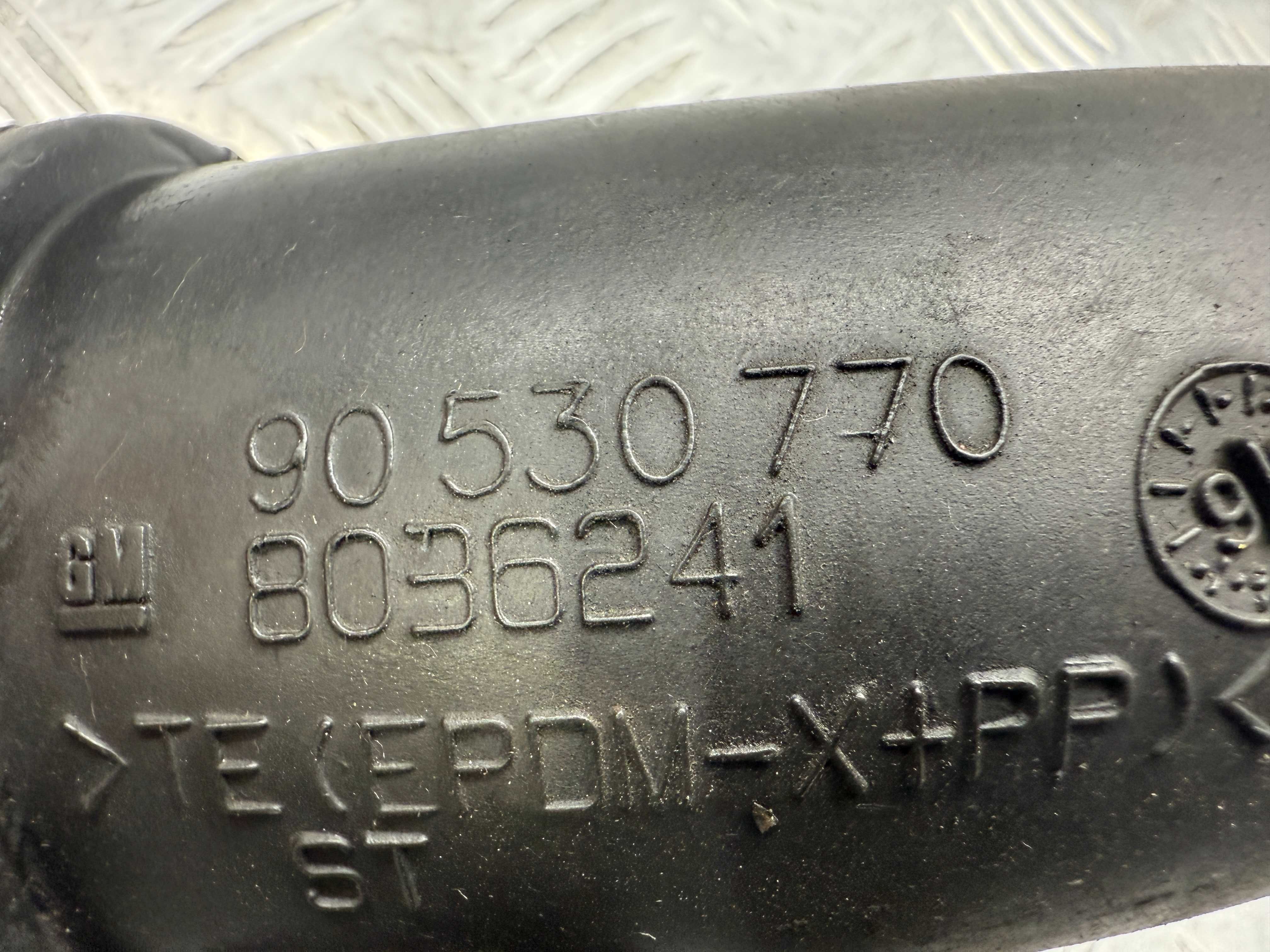 Патрубок воздушного фильтра Opel Astra 1.8 16V G 1998- 90530770