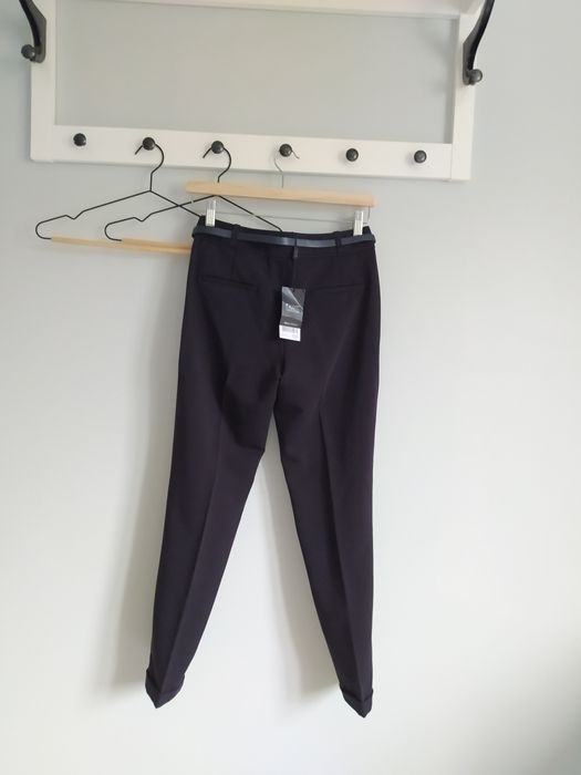 Damskie czarne, grubsze, jesienno zimowe chinosy z paskiem Next