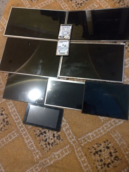 Продам матриці робочі для ноутбуків 
350 грн шт