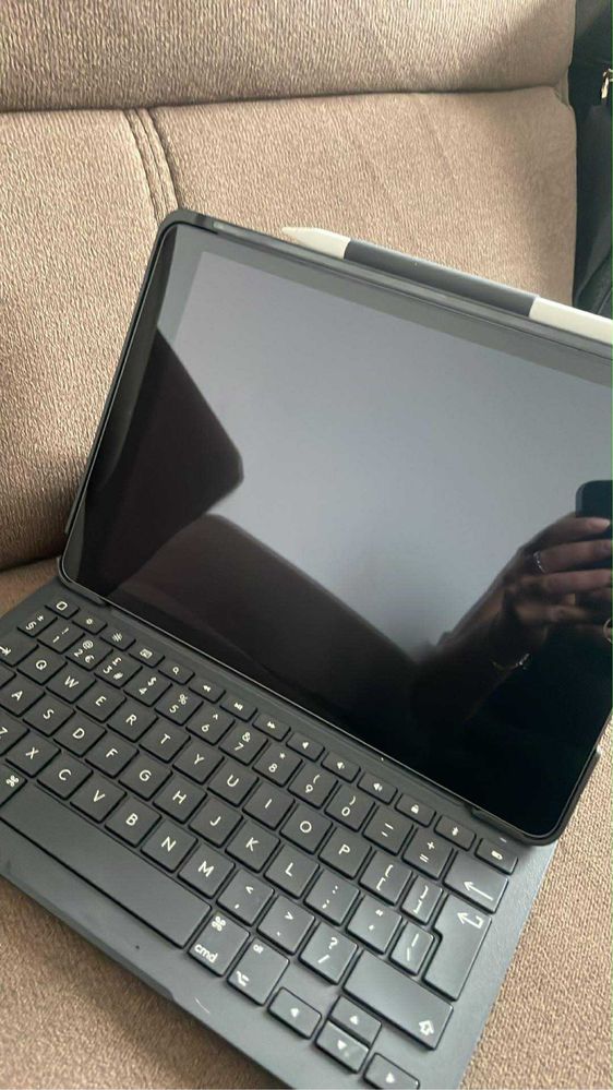 Ipad 9 gen 10,2’’ 256 GB + obudowa z klawiaturą + rysik BASEUS