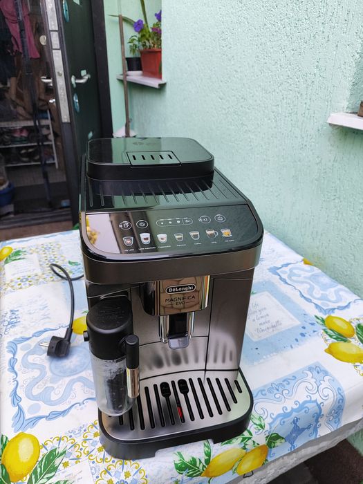 Кофемашина,кофеварка Delonghi Magnifica EVO 2022год