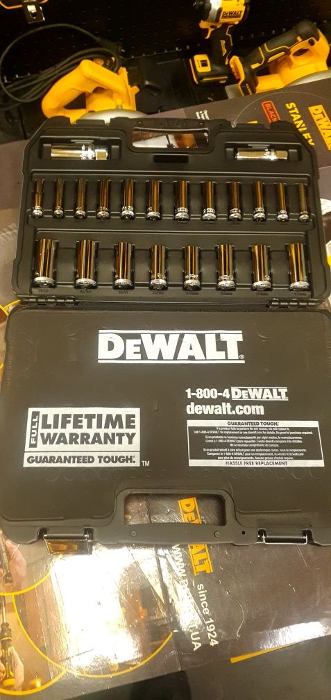 DeWALT DWMT81531-1 Набір дюймовий головок та біт 1/4 та 3/8, 84шт