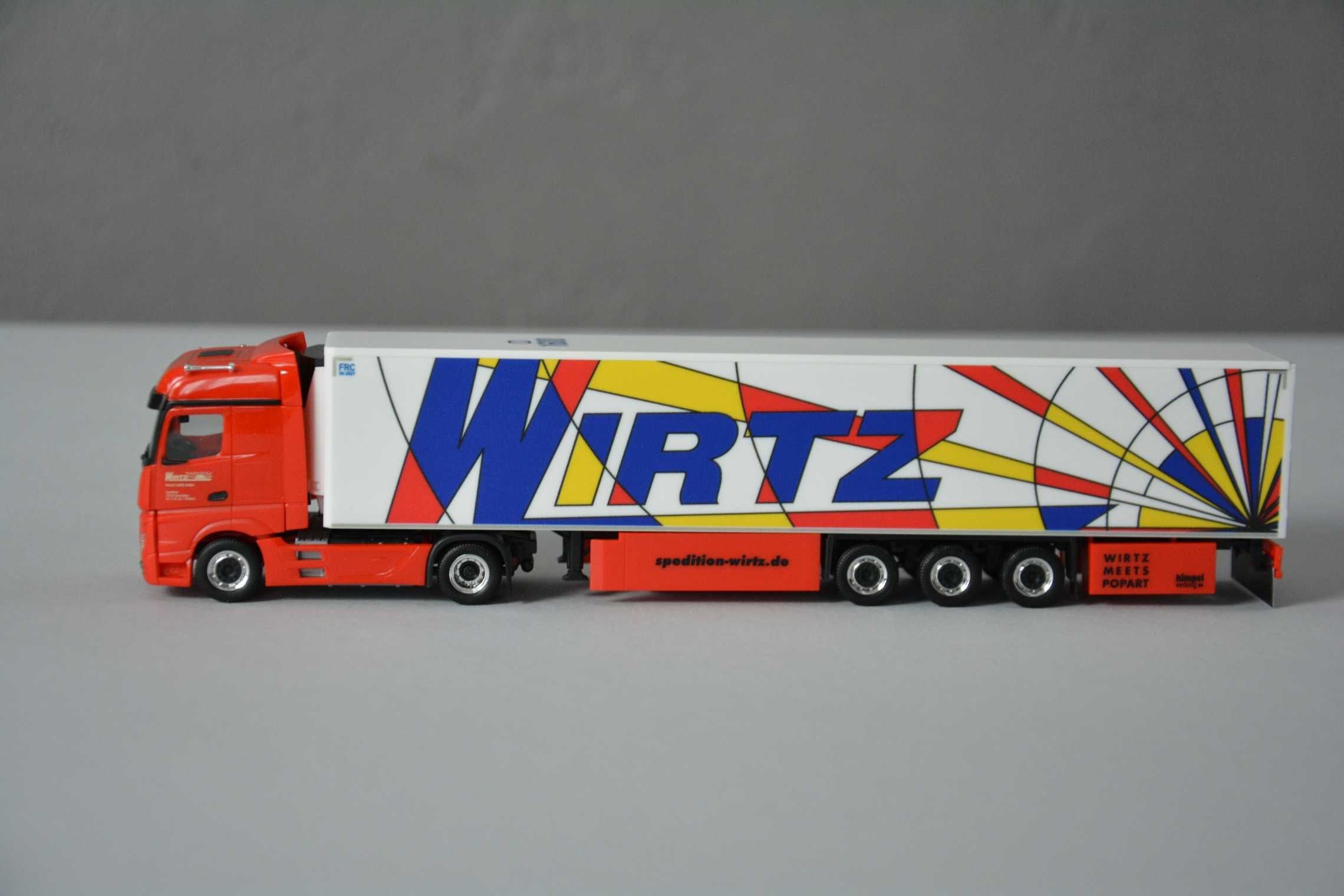 1:87 (H0) Herpa 315593 -  MB Actros BigSp. + chłodnia - Wirtz (Popart)