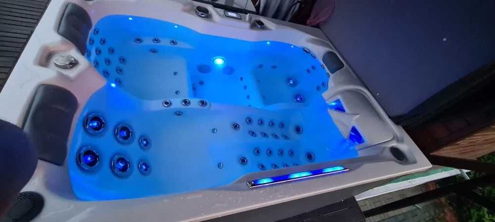 JACUZZI Wanna ogrodowa z hydromasażem Infinitas MB300 GERMANY - 15999€