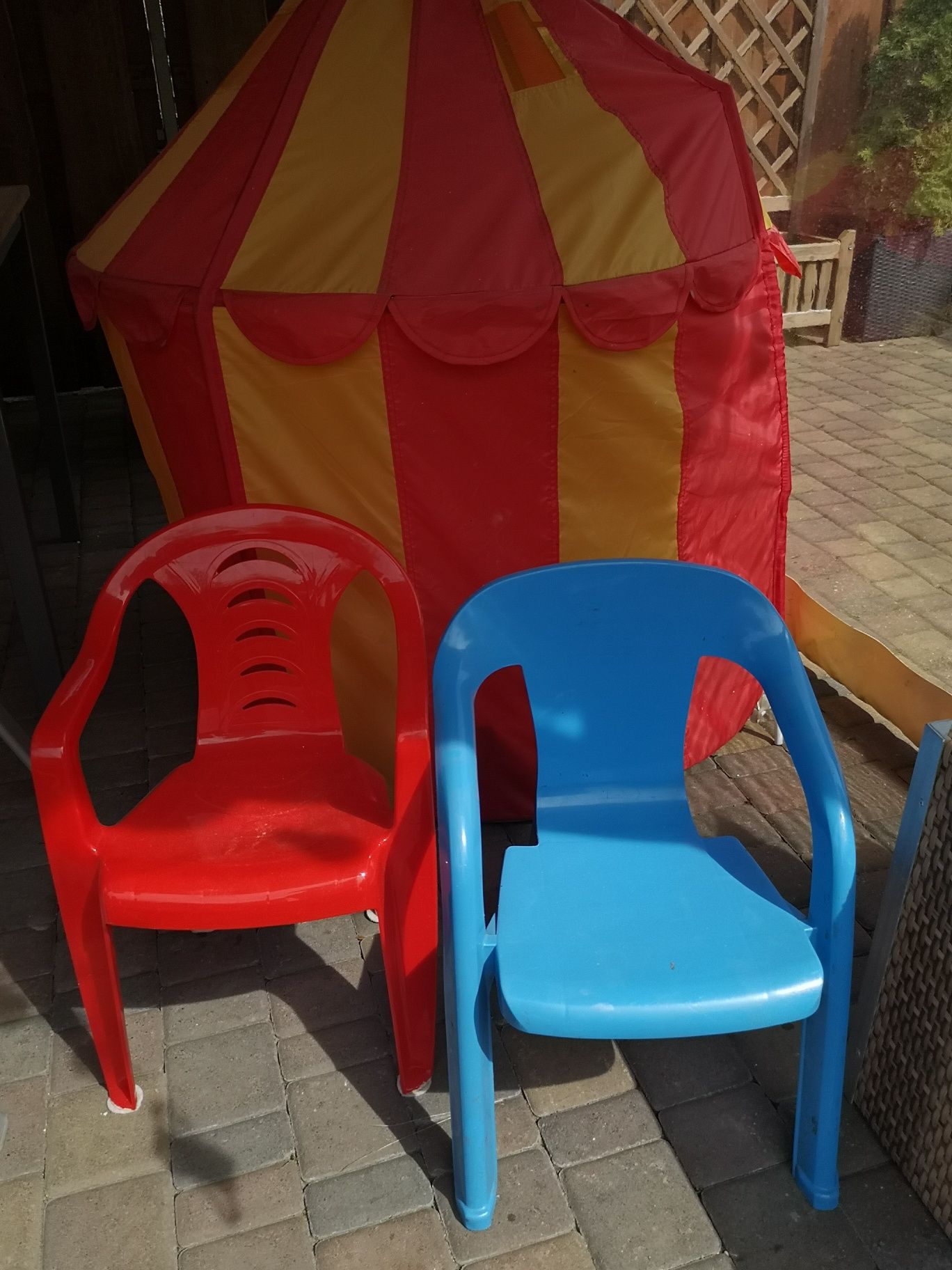 Krzesełko plastikowe małe dla dzieci dziecięce czerwone niebieskie