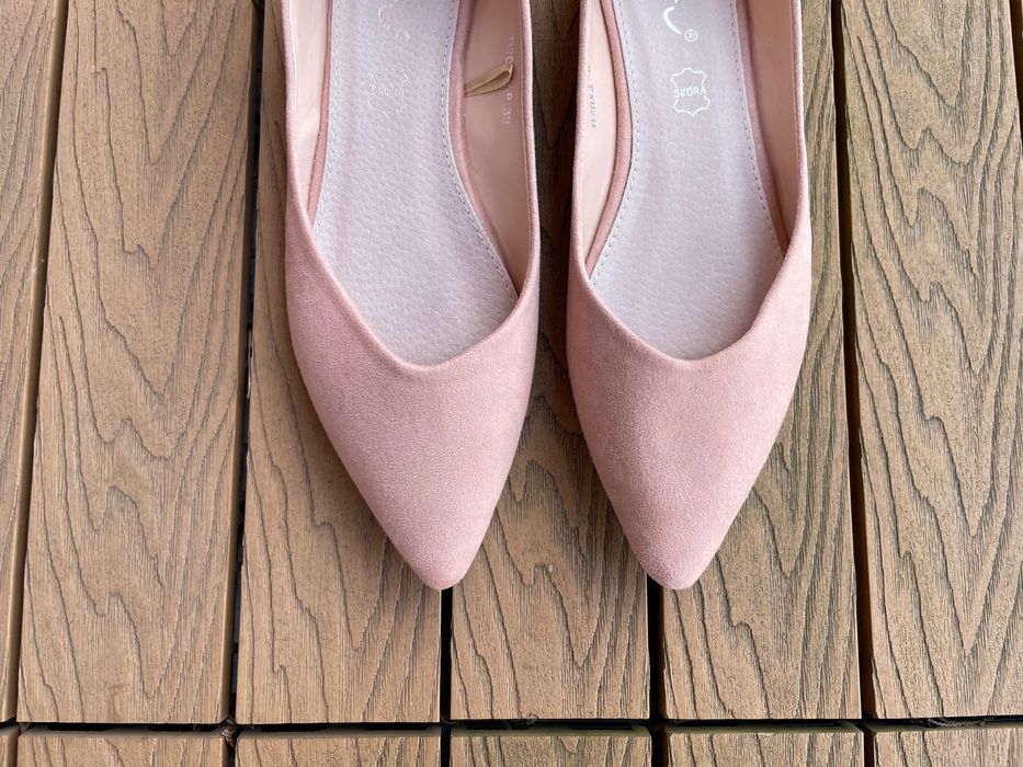 Nowe, zamszowe baleriny w szpic od Casu - pudrowy róż
